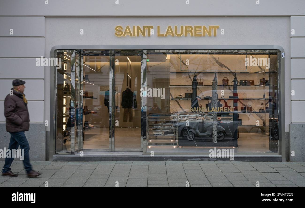 Ysl logo hi-res stock photography and images - Alamy