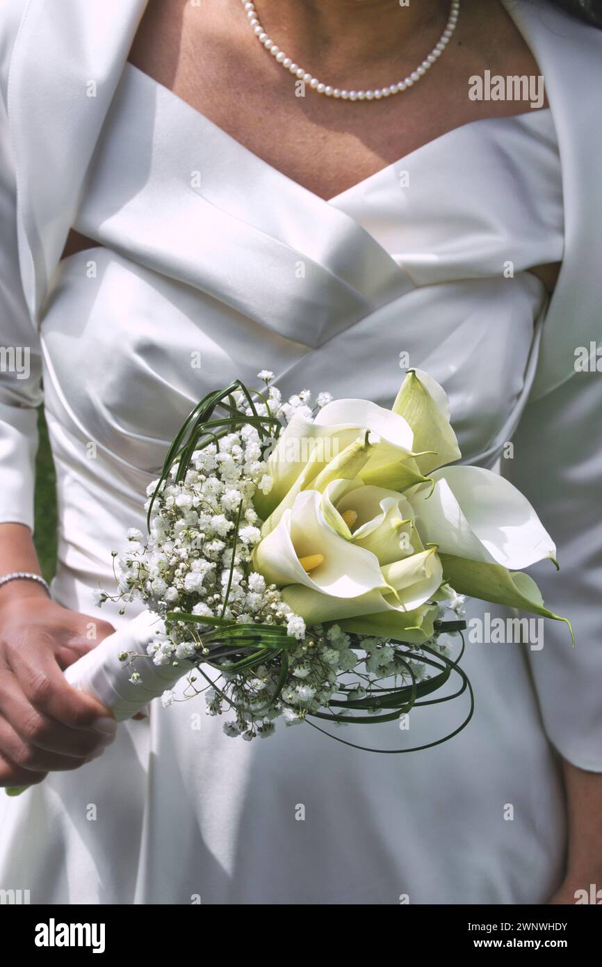 Bride holding her bouquet in her han Stock Photo
