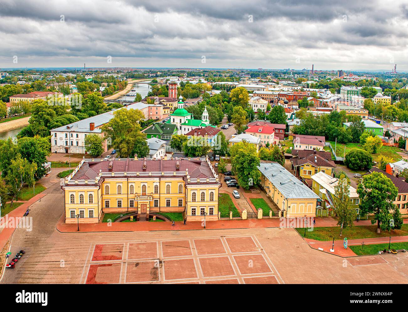 U uni eshagiga chuqur soldi