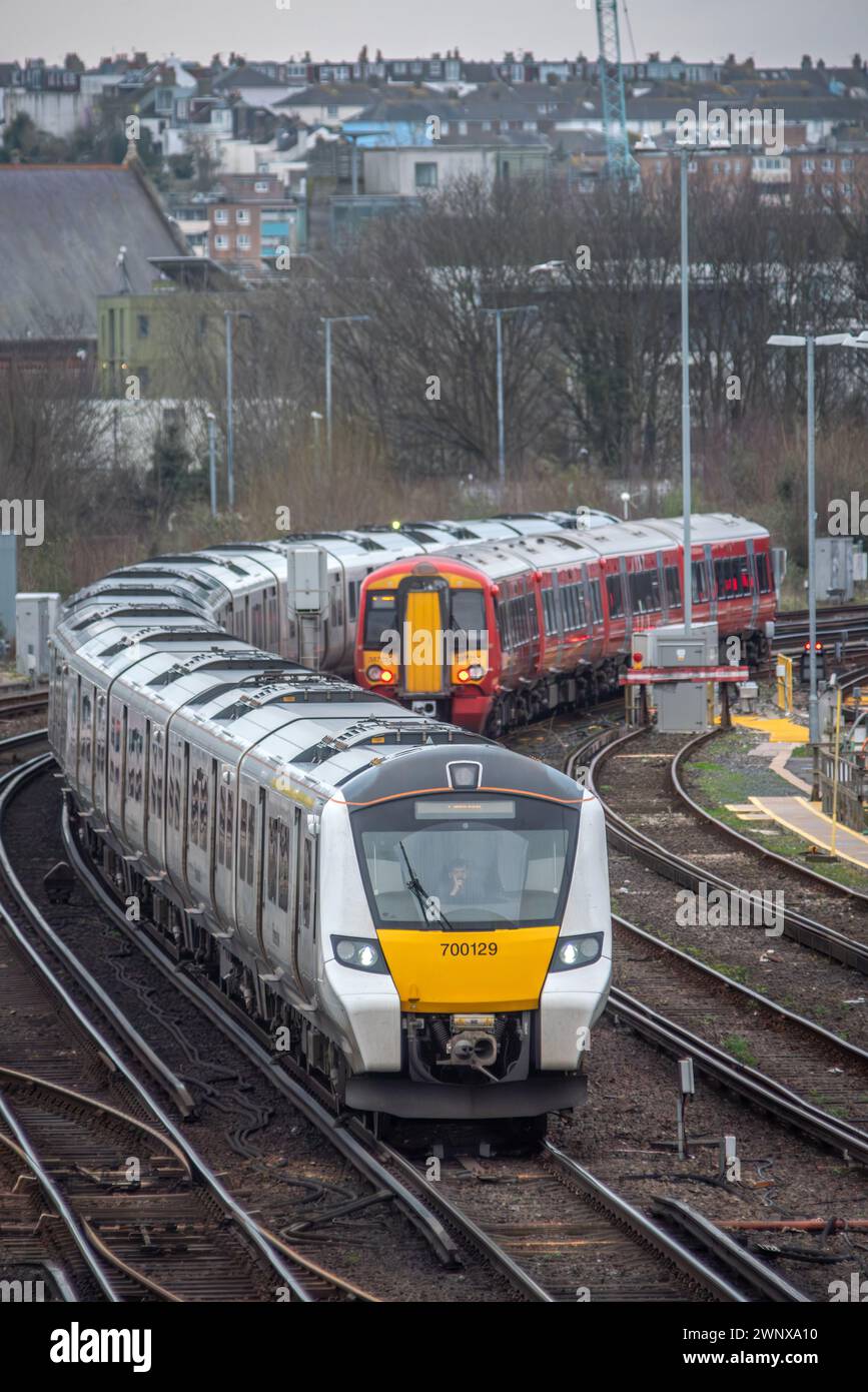 Brighton, March 4th 2024: Train leaving Brighton station on the line heading north to London Stock Photo