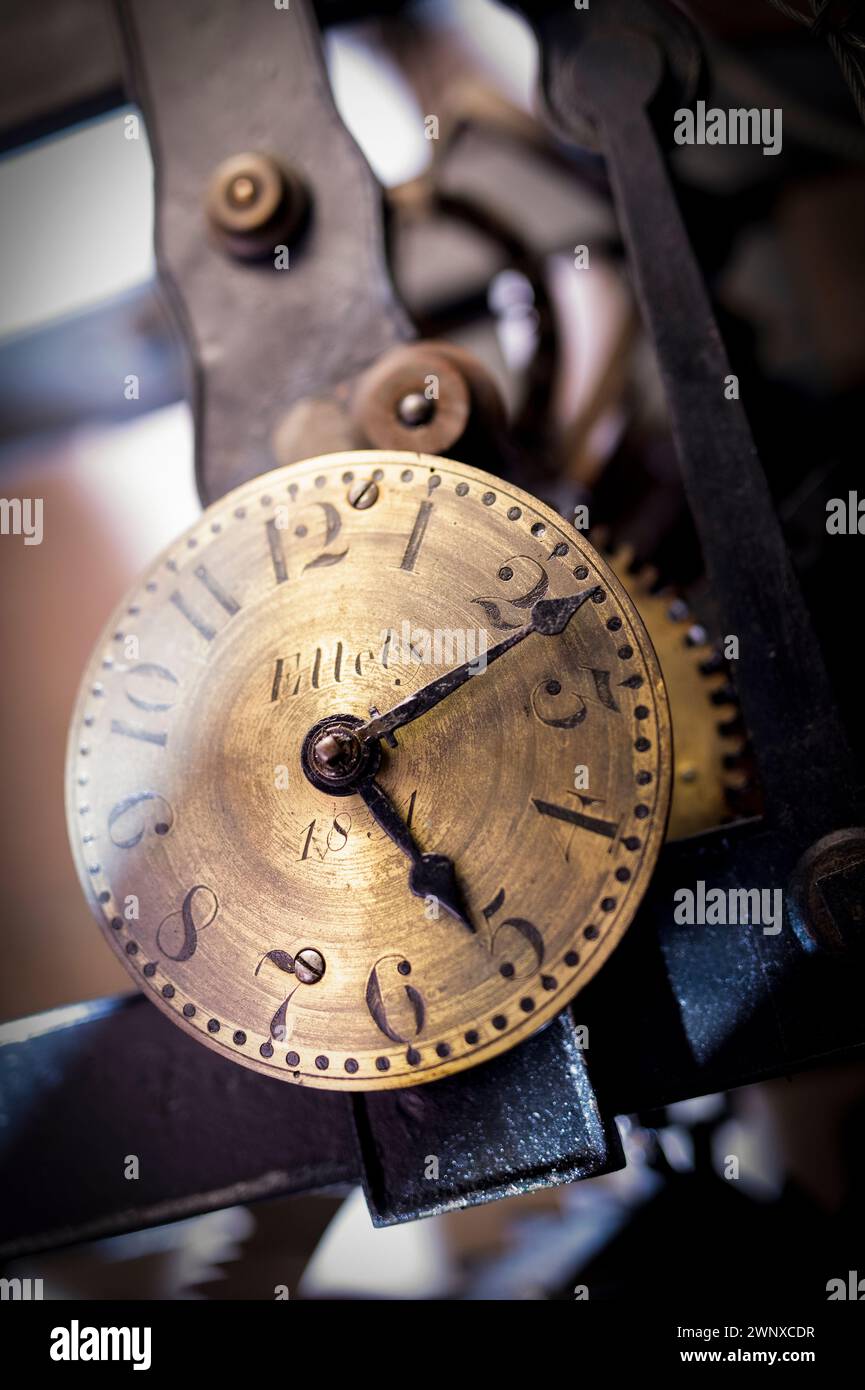 27/03/21 Clock maker Neil Haycock, changes the time and gives the clock