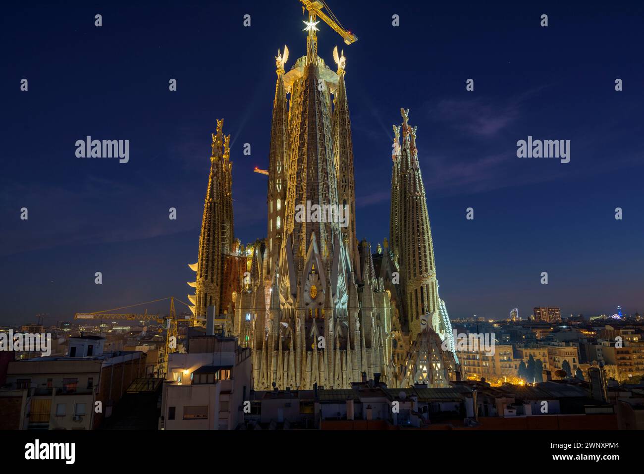 Night over the Sagrada Família and the towers of the Evangelists and Mary (Barcelona, Catalonia, Spain) ESP: Noche sobre la Sagrada Família, España Stock Photo