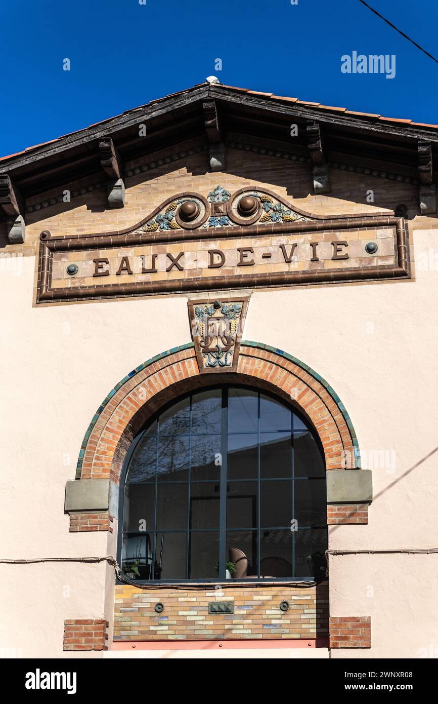 Façade d'une distillerie Stock Photo