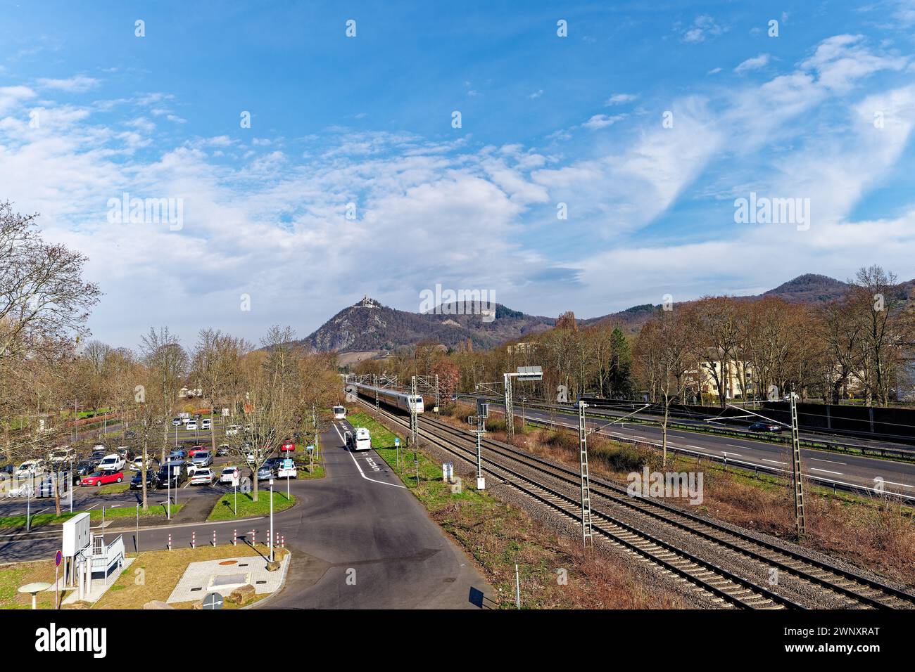 Ein ICE-Zug vor dem Drachenfels im Siebengebirge; Bad Honnef am Rhein; Nordrhein-Westfalen Stock Photo