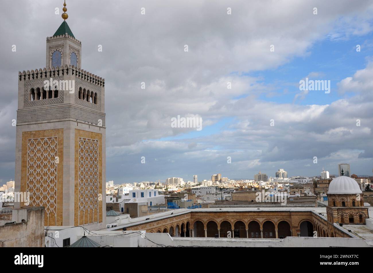 Ez zitouna mosque tunis hi-res stock photography and images - Alamy