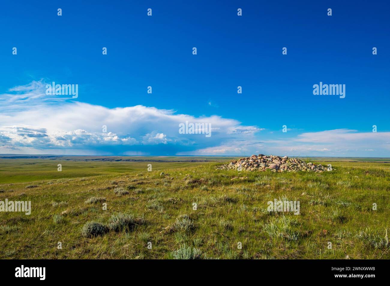 The central stone cairn of the 4500-year old Majorville Medicine Wheel archaeological site overlooking the prairies of southern Alberta Stock Photo