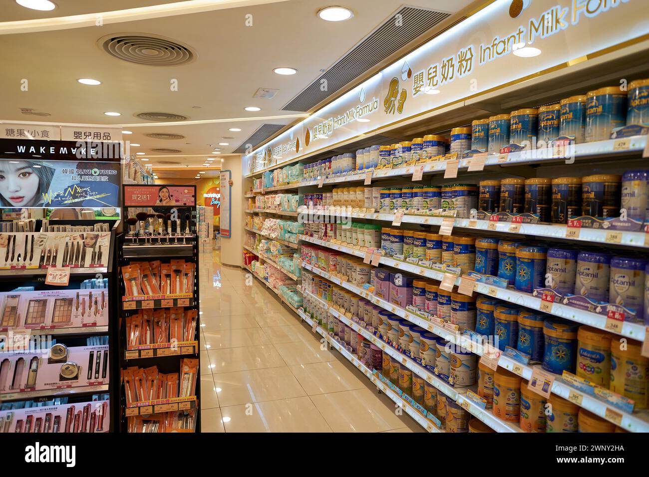 Hong kong cosmetics shop people hi-res stock photography and images - Alamy