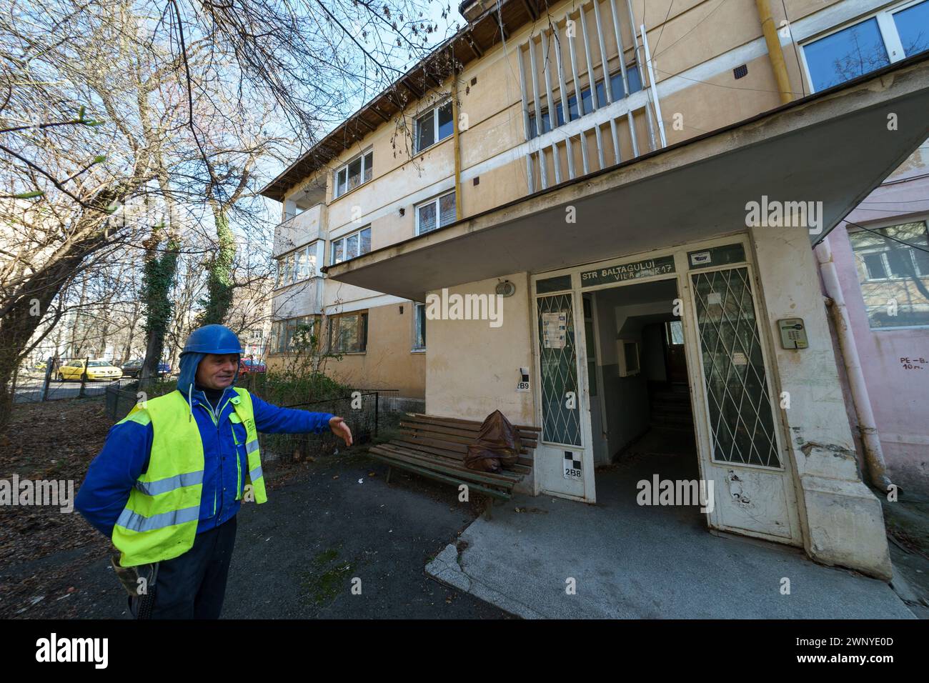 Bucharest, Romania - 4th Mar, 2024: The multi-family housing block, built in the 50s, in Baltagului street no. 17, sector 5, where the Capital City Hall begins the consolidation works, with funds from the National Recovery and Resilience Plans PNRR. The resistance structure of the building is deeply affected and will be consolidated and rehabilitated by the Municipal Administration for the Consolidation of Seismic Risk Buildings. Credit: Lucian Alecu/Alamy Live Stock Photo