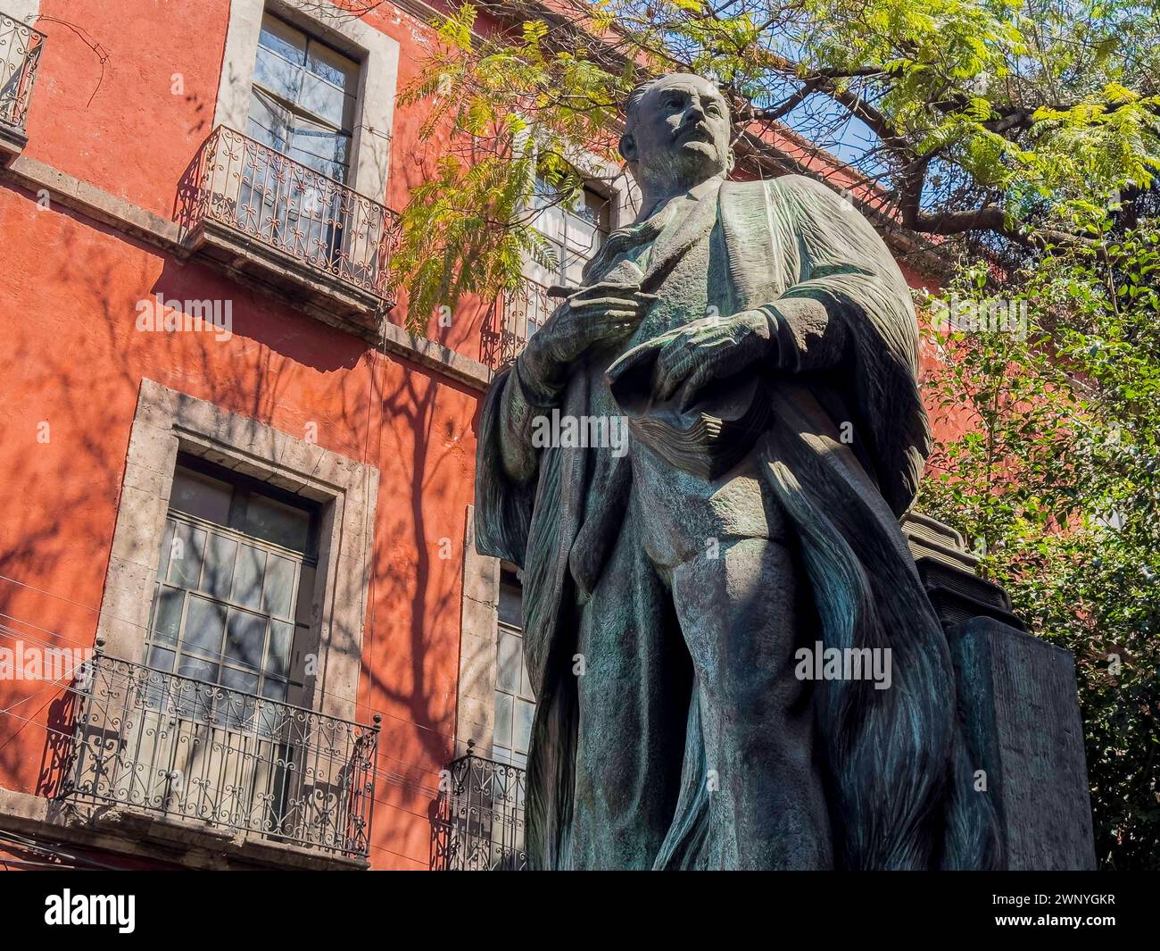Estatua de cuauhtémoc hi-res stock photography and images - Alamy