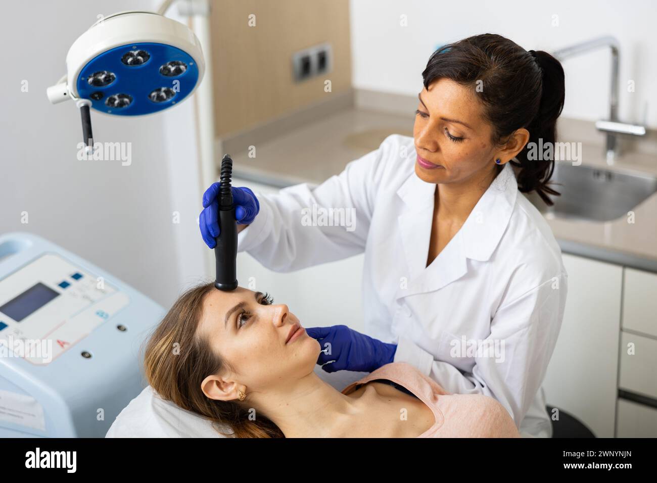 Woman receiving ultrasound lifting hi-res stock photography and images ...