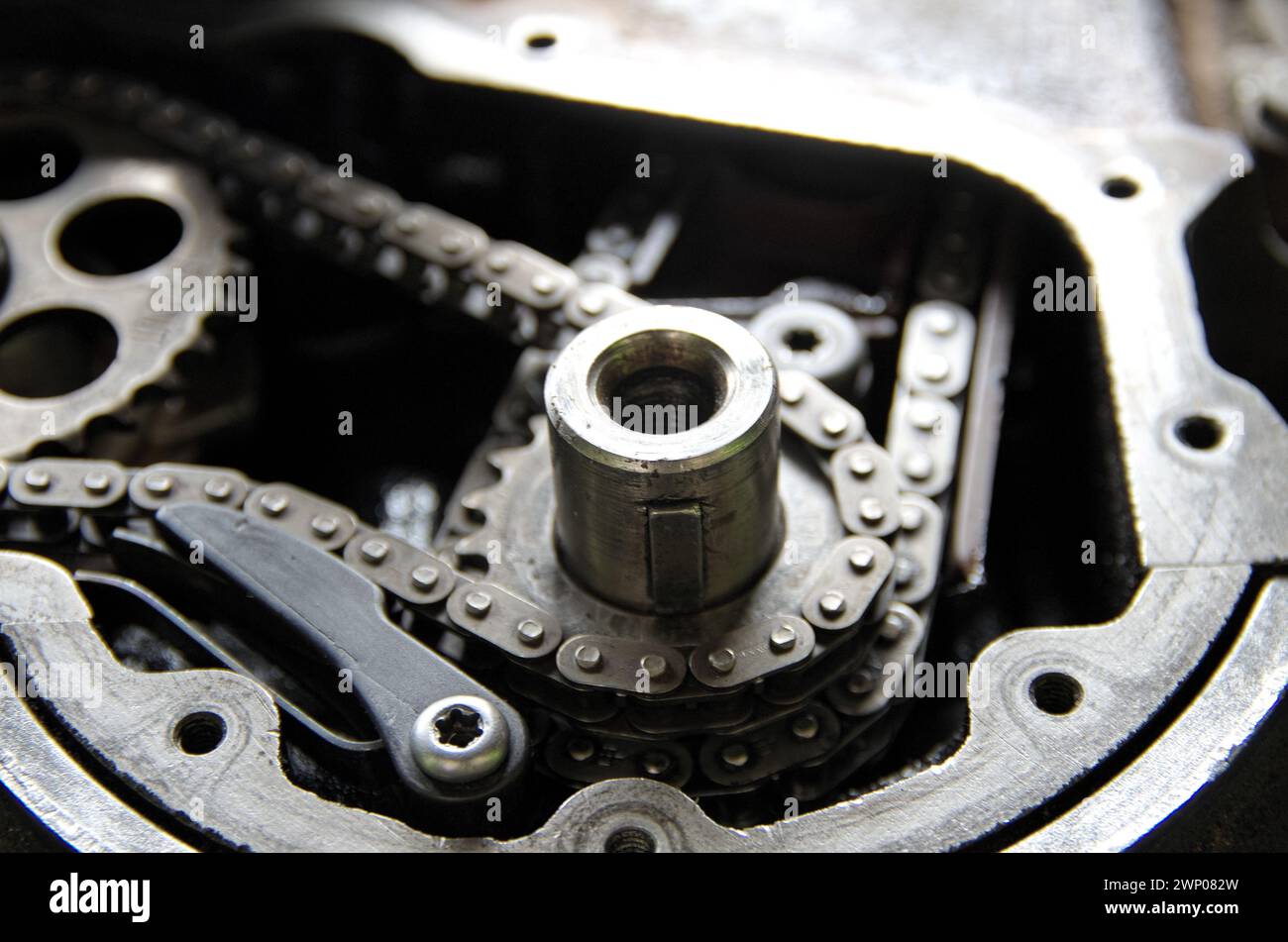 Car engine assembly oil pump hi-res stock photography and images - Alamy