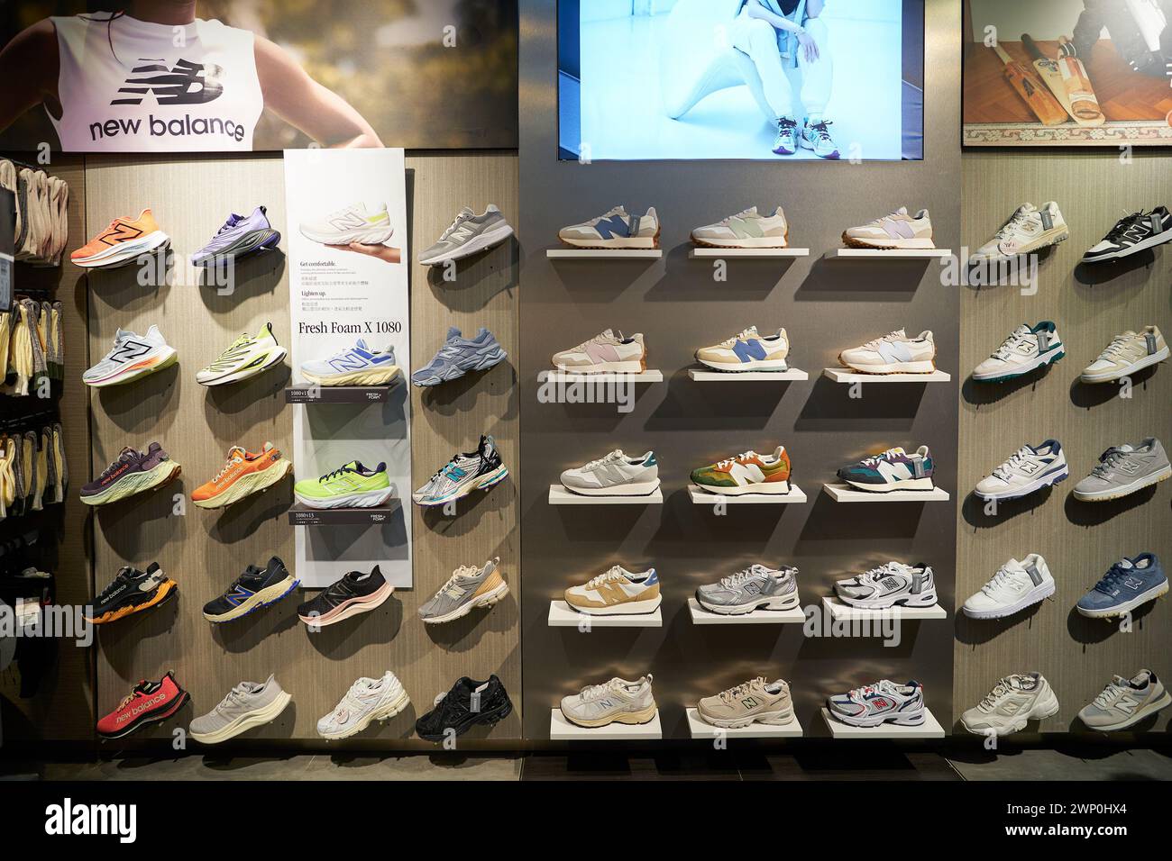 New balance sportswear store hi res stock photography and images Alamy