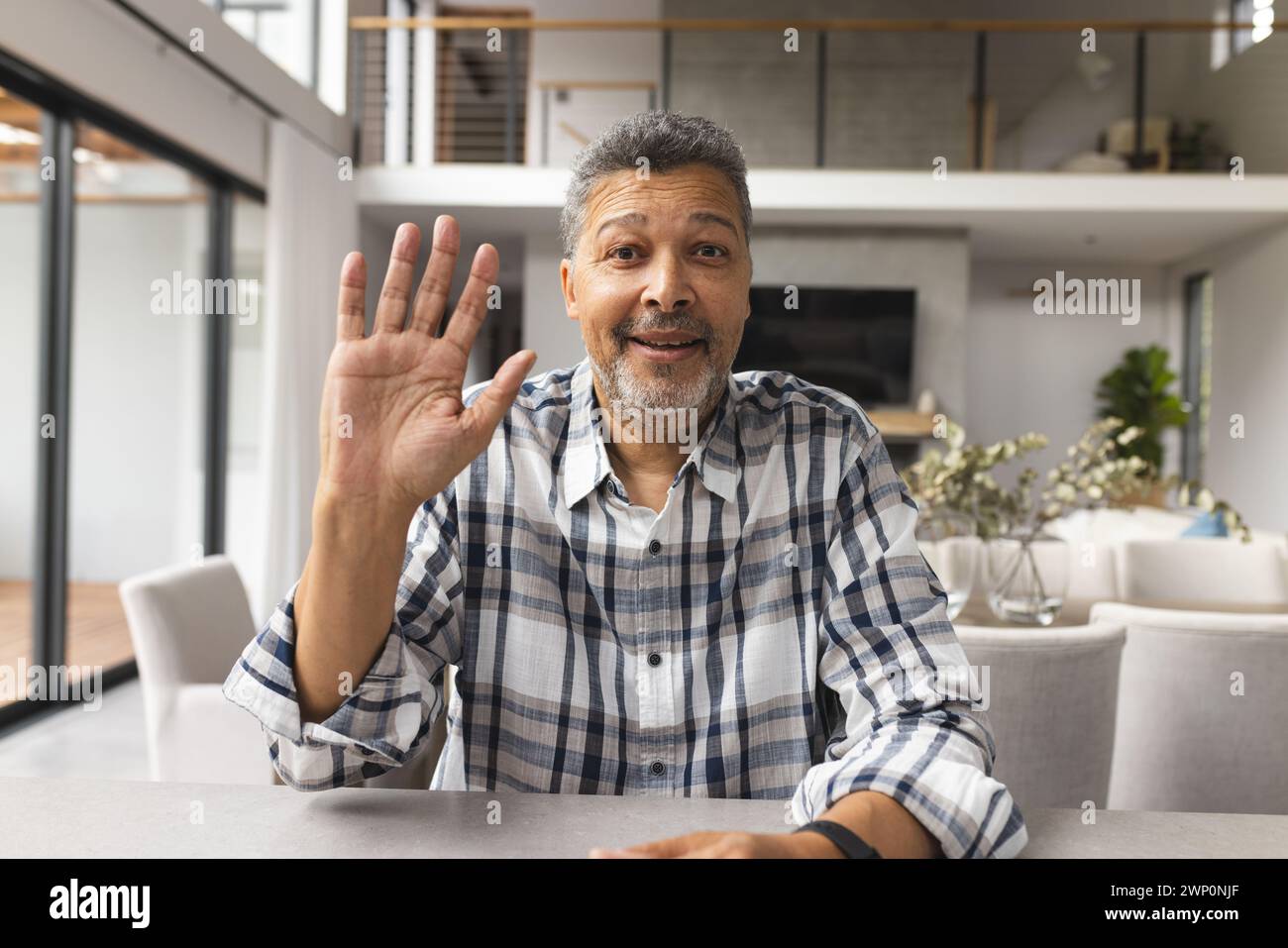 Old man with grey hair hi-res stock photography and images - Alamy
