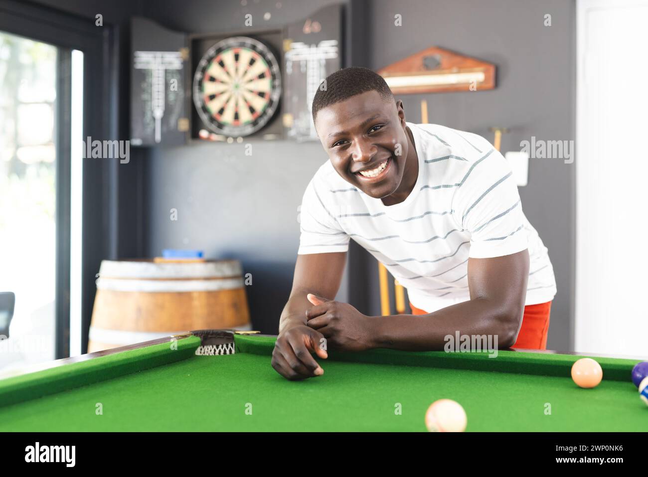 Man At Pool Table American pool table hi-res stock photography and images - Alamy