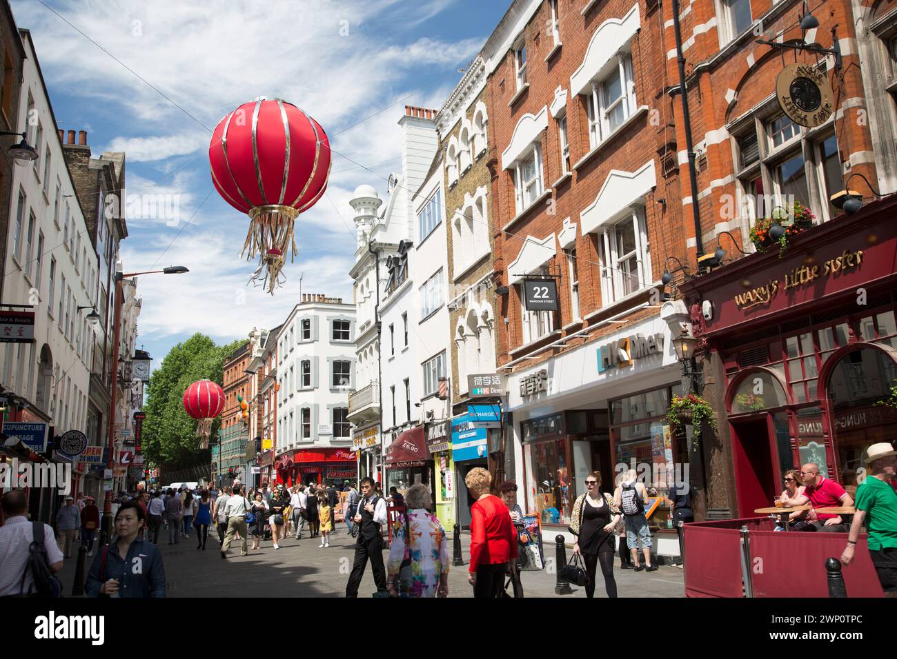 Big red lanterns hi-res stock photography and images - Alamy