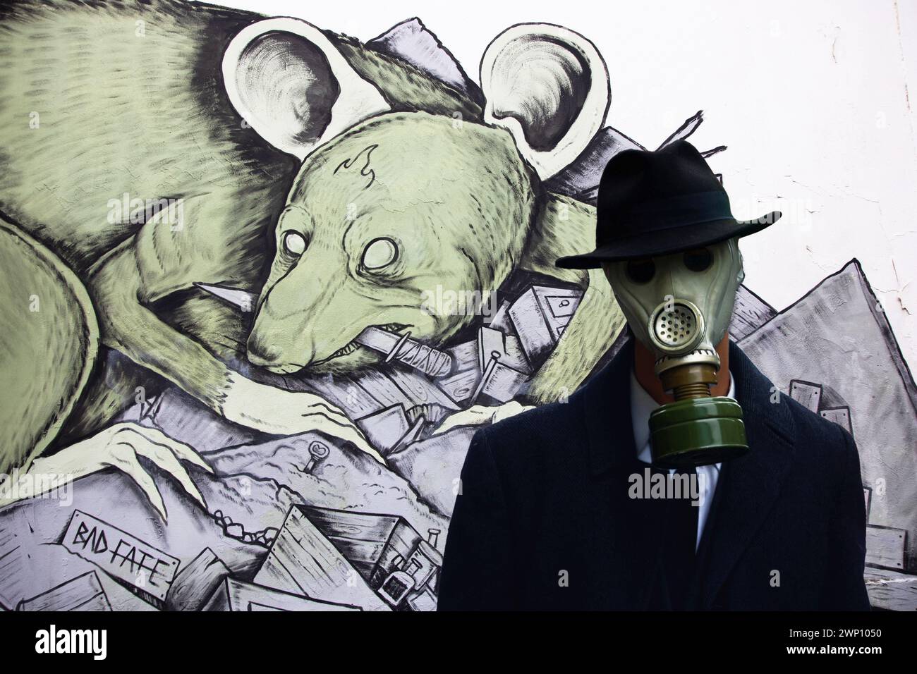 Nuclear man black gas mask hi-res stock photography and images - Alamy