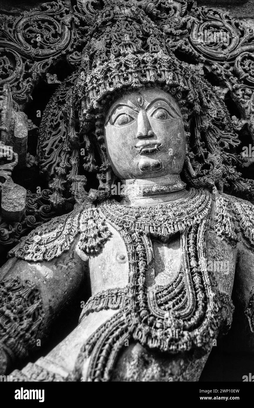 Wächterfigur am Tempel in Halebid, Indien Stock Photo