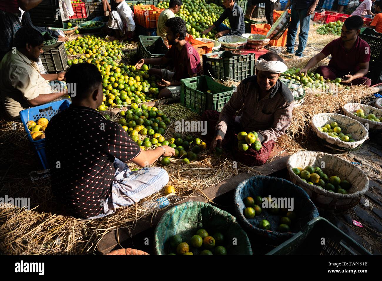 Kolkata fruit market Stock Photo Alamy