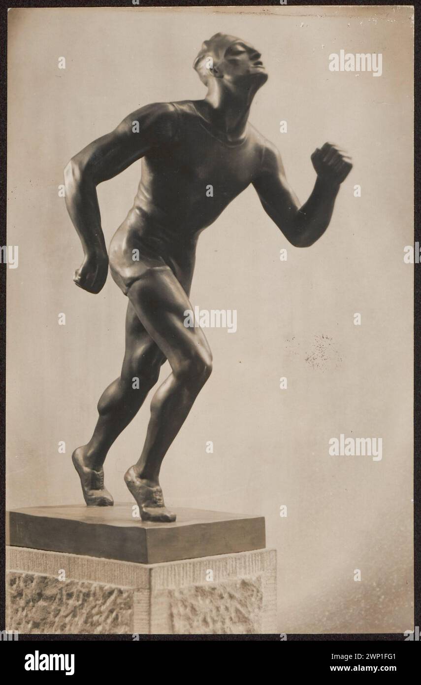 Runner '-Ba Olga Niewska. Photographic paper / elatine bromo paper; height 15.8 cm, width 10.3 cm; di 92431/180 MNW; all rights reservations.Penalty, Alfons (1901-1989)-collection, Niewska, Olga (1898-1943), Niewska, Olga (1898-1943)-collection, Niewska, Olga (1898-1943)-reproduction, runners, gift (provenance), sculpture (artist), Polish sculpture, sport in art Stock Photo