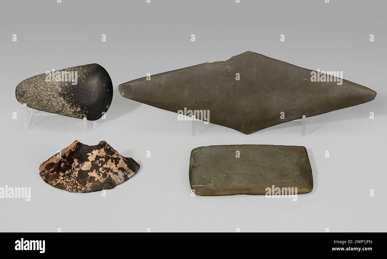 Siekierka, rhomboid palette, later Discount club's heads, rectangular palette;  4. thous. BC ; Predominating period (-4000-00-00--4000-00-00), 1. PO. 4,000 BC ; Predominating period (-4000-00-00--3501-00-00), 1. PO. 4. thous. BC ; Predominating period, Nagada I (0-00-00-0-00-00), 2. PO. 4,000 BC ; Predominating period (-3500-00-00--3001-00-00);Deposit of the University of Warsaw from 1937-1939, scenes.gal.eg., geometric palettes, ceremonial items, toiletries, Polish-French excavations in Edfu (Egypt) Stock Photo