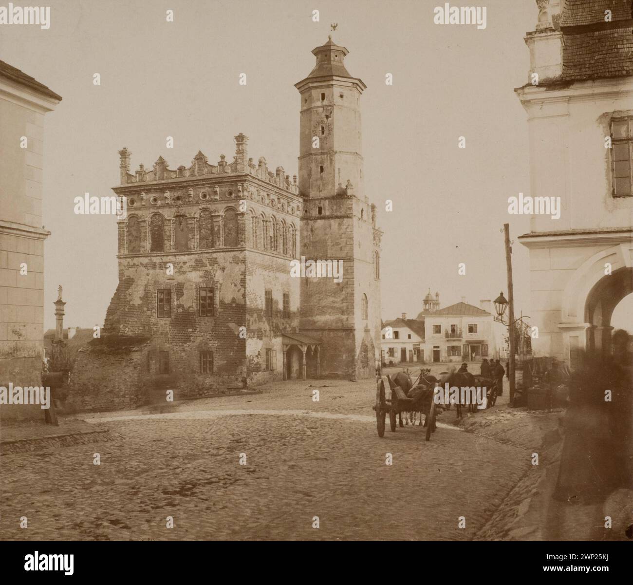 Sandomierz. Town hall; Grodzicki, Józef (1854-1939); around 1880 (1880-00-00-1890-00-00);Méyet, Leopold (1850-1912), Méyet, Leopold (1850-1912)-collection, Sandomierz (Świętokrzyskie Voivodeship), architecture, Polish architecture, pavement, gift (provenance), rescue, renaissance, peasant carts, testamental record (provenance (provenance ), Photosensitive (Warsaw - exhibition - 2009) Stock Photo