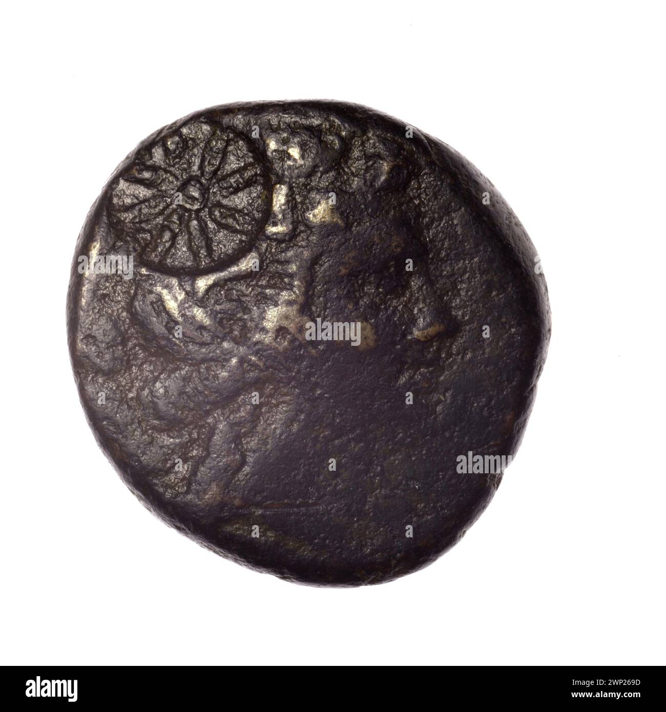 Brown coin; Pantikapaion; End of II-PO. 1st century BC (-110-00-00--46-00-00);Dionysos (mitol.), Nadczarzyorze, Terlecki, Ignacy (1860-1916), Terlecki, Ignacy (1860-1916)-collection, weapons (iconogr.), Goritos (weapons), eight-pointed star (iconogr.), Stars, head Dionysus (iconogr.), Counterinism (Numism.), Monograms, Sajdak (army), Armament (iconogr.), Purchase (provenance), Arch in Sajdak (iconogr.), Łuki (army) Stock Photo