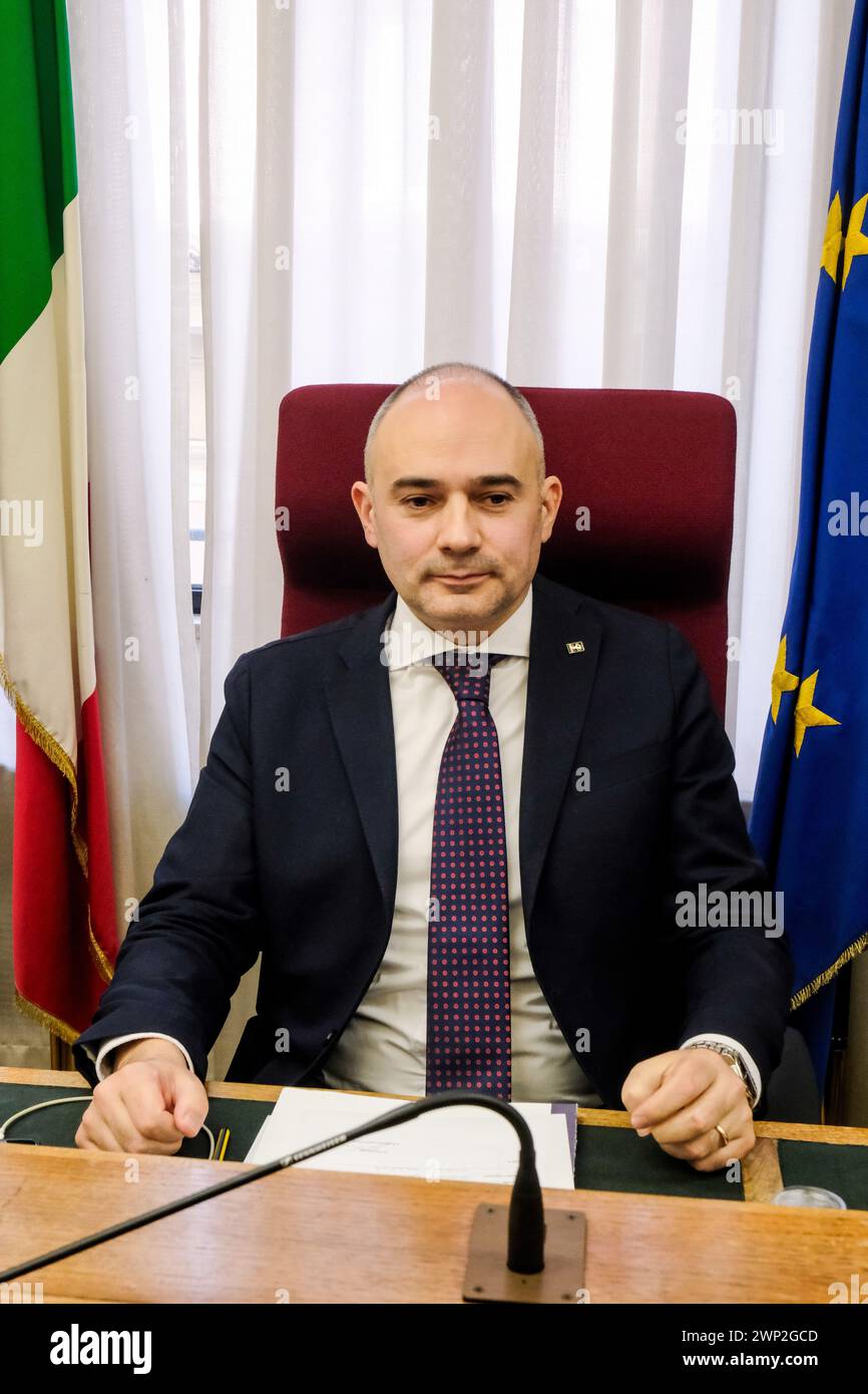 Il neo eletto Presidente Gianluca Vinci FDI alla prima seduta della ...