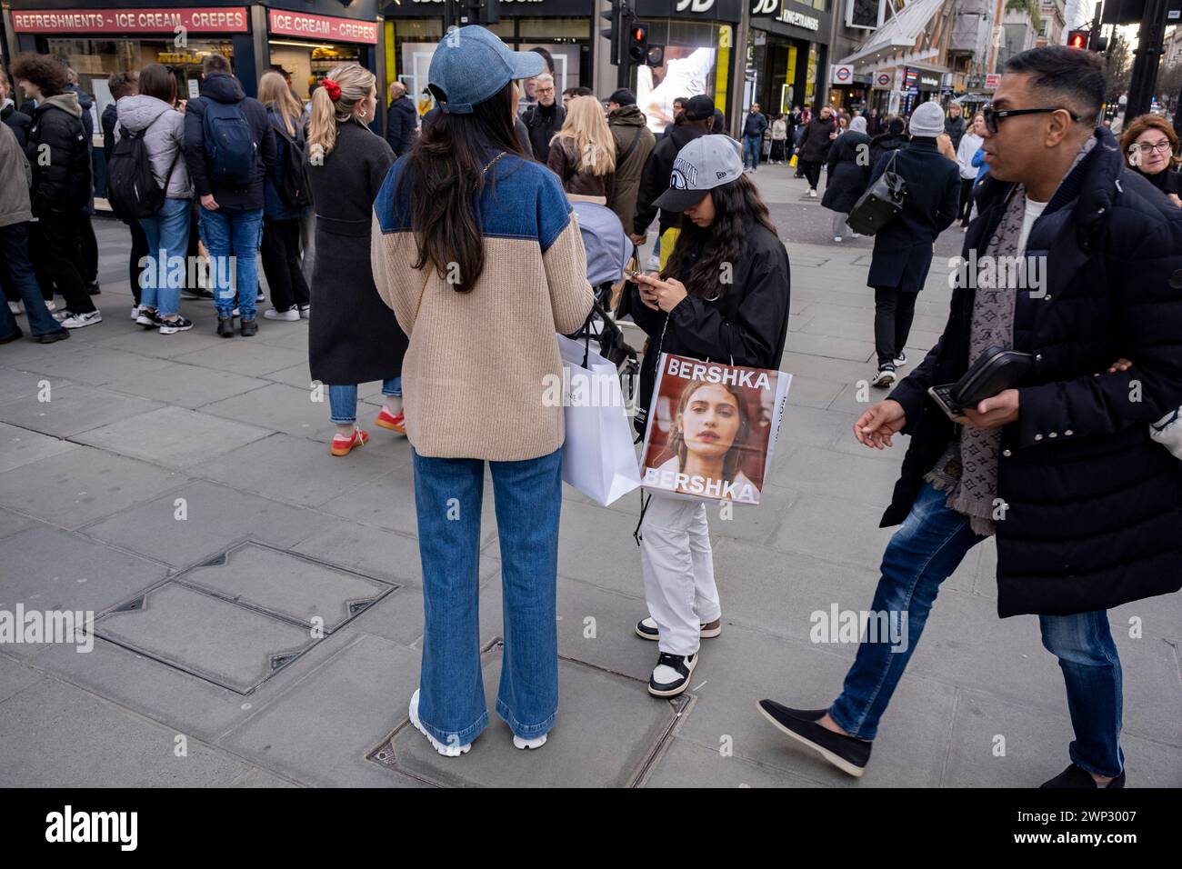 Bershka shops hi-res stock photography and images - Alamy