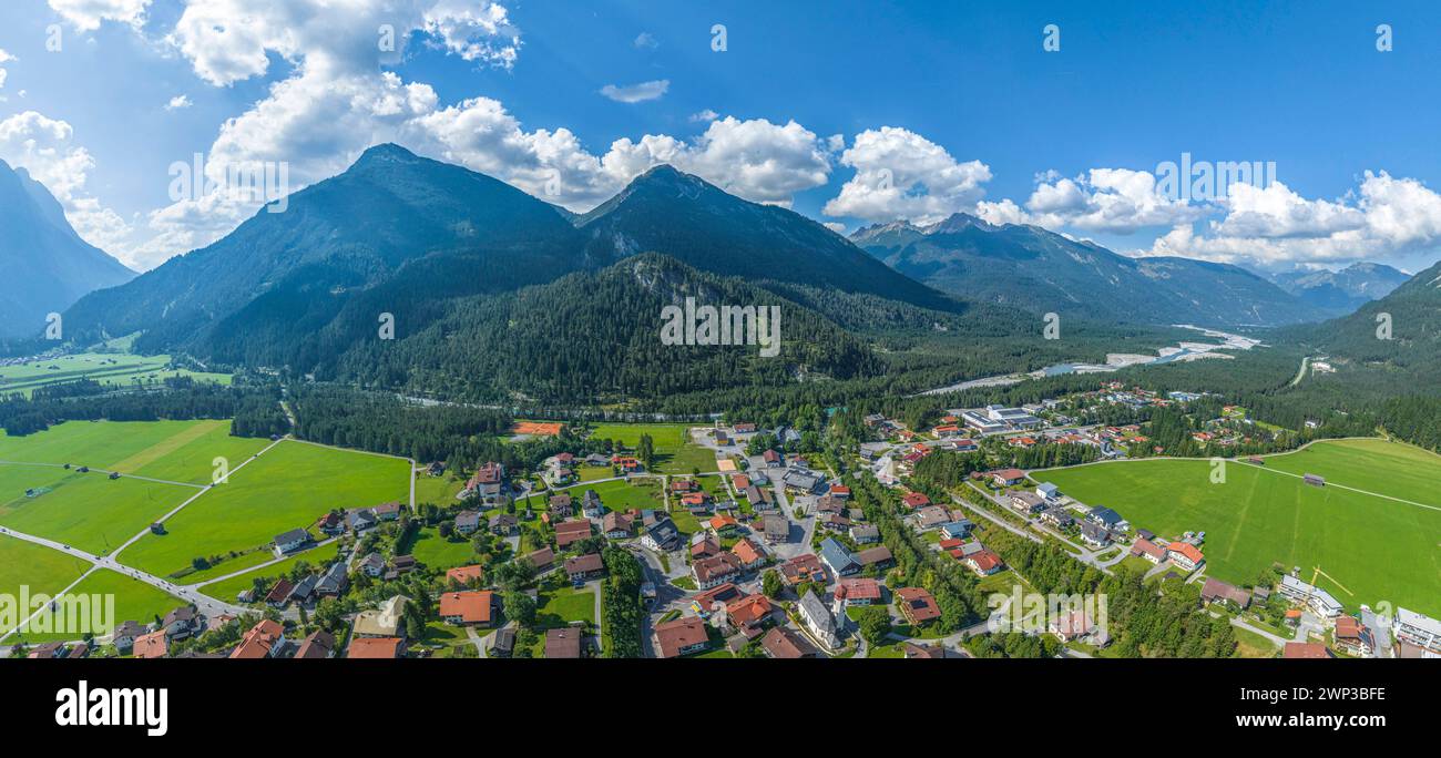 Blick ins Tiroler Lechtal rund um die Gemeinde Stanzach im Sommer Stanzach im Naturpark Tiroler Lech im Luftbild Stanzach Tirol Österreich *** View of Stock Photo