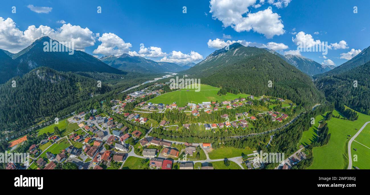 Blick ins Tiroler Lechtal rund um die Gemeinde Stanzach im Sommer Stanzach im Naturpark Tiroler Lech im Luftbild Stanzach Tirol Österreich *** View of Stock Photo