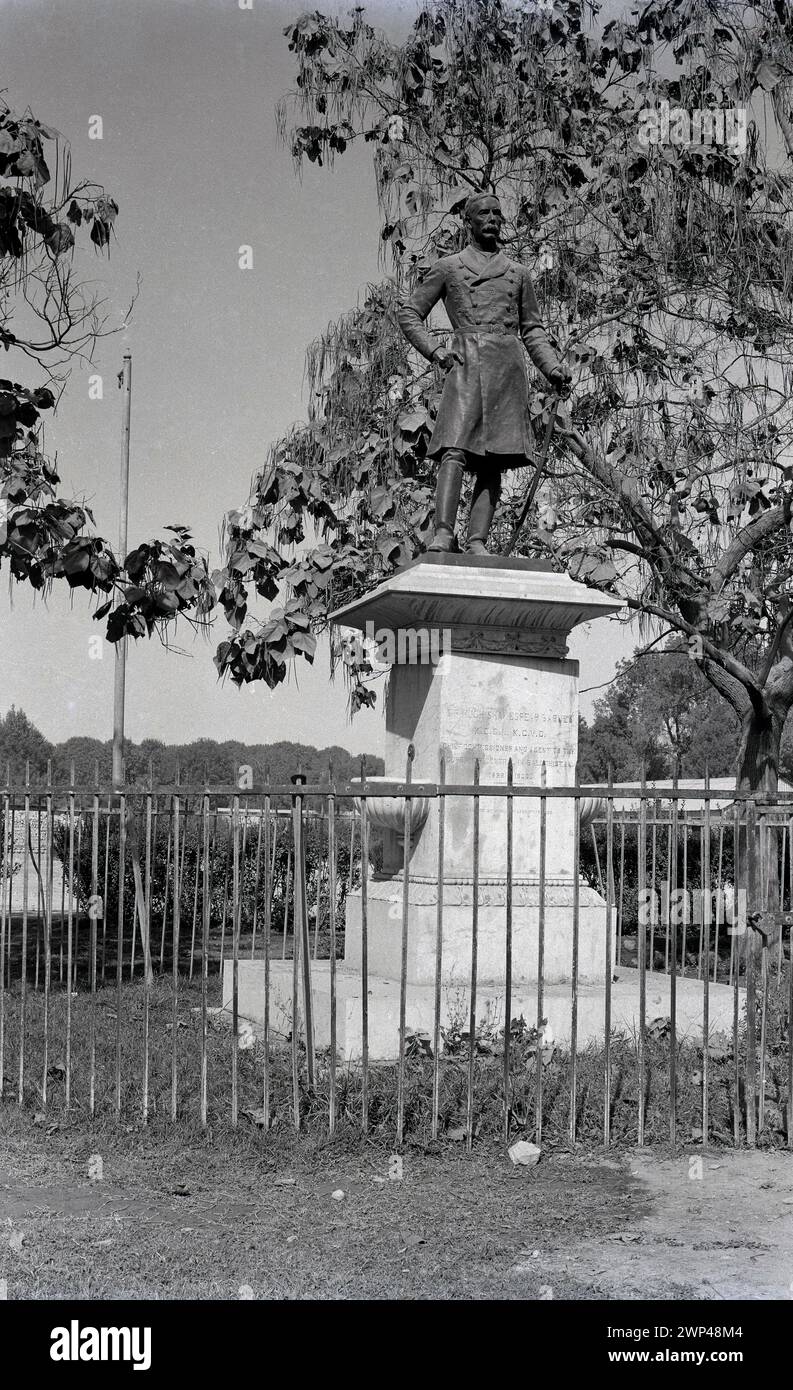 1930s, historical, Quetta, British India and the statue of Sir Hugh Shakespear Barnes, K. C. S. I  K. C. V. O. Chief Commissioner and as the inscription says..a gent to the Governor General in Baluchistan  1898-1900. The memorial previously stood infront of the Sandamen Library, but this building was destroyed in an earthquake in 1935. Shakespear Barnes was an English administrator in British ruled Colonial India. The region of Baluchistan which at this time contained a Chief Commissioner's province would later, along with a number of other states, would become a part of Pakistan. Stock Photo