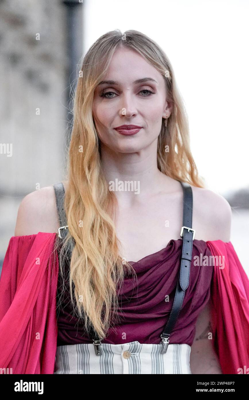 Sophie Turner arrives for the Louis Vuitton Fall/Winter 20242025 ready