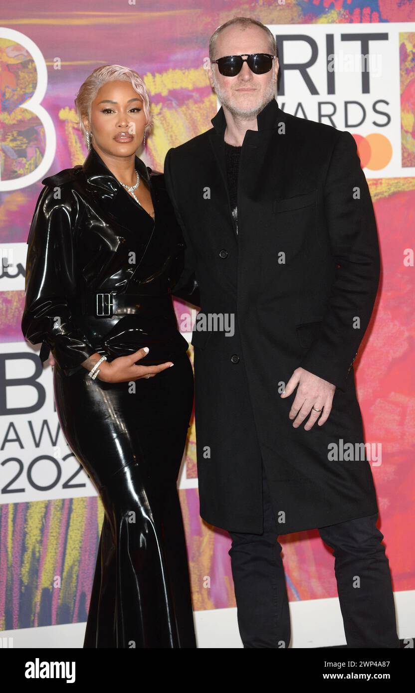 Wife atsuko hi-res stock photography and images - Alamy