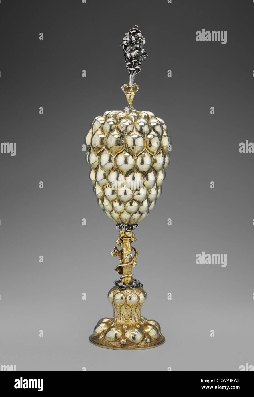 Cup in the form of pineapple; Müllner, Michael (Fl. 1612-1650); the 1920s (1625-00-00-1635-00-00);Szwarc, Szymon (1884-197.) - collection, pineapple (TYPE TYPE), baroque (style), woodwoods, flower, birds, grapes, vines, purchase (provenance) Stock Photo