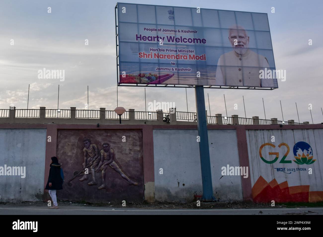 Srinagar, India. 05th Mar, 2024. A woman walks past the mural on the ...