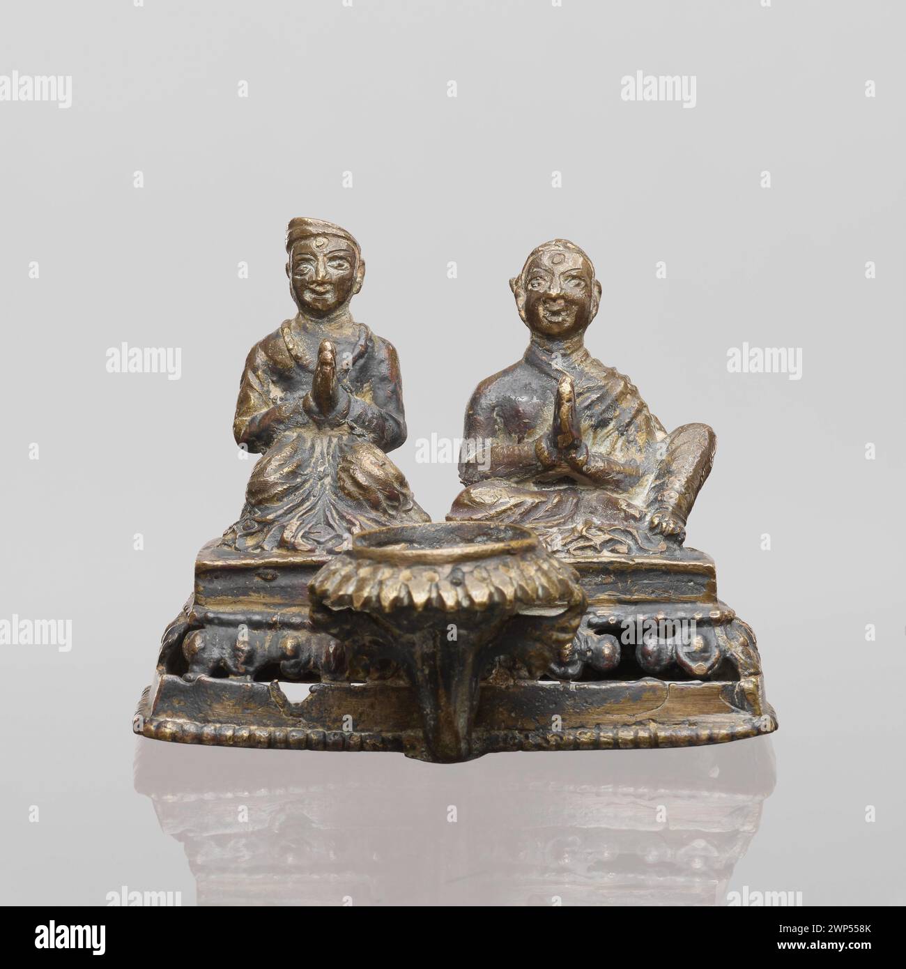 Two seated characters hi-res stock photography and images - Alamy