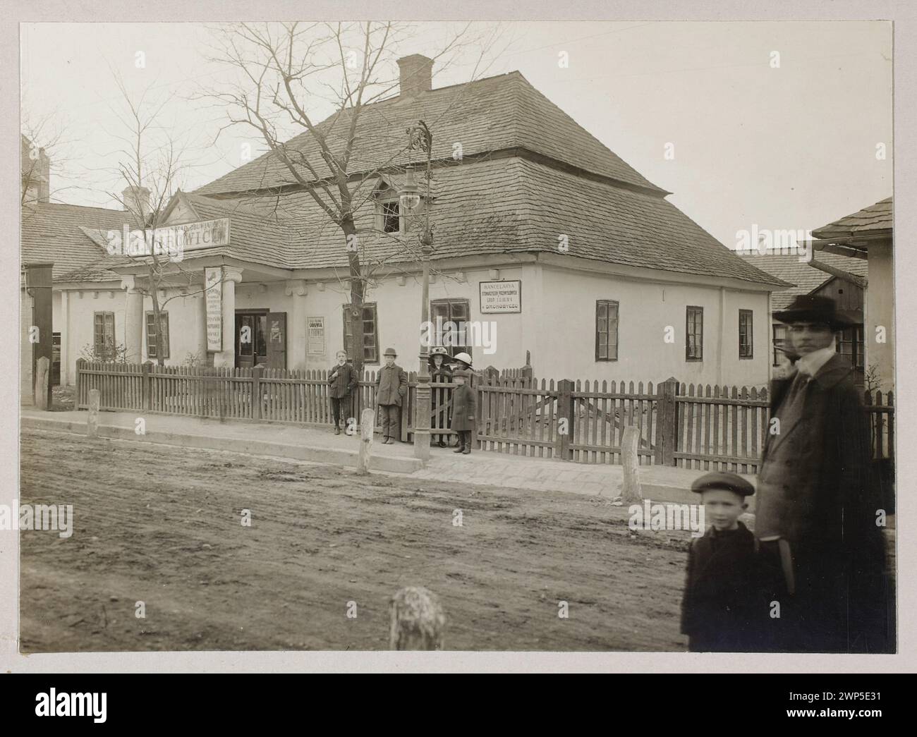 Drohobycz. House - the seat of the studio and footwear of H. Furowicz; Wilczkowski, Franciszek (1881-1931); around 1912 1920 (1912-00-00-1920-00-00);Drohobycz (Ukraine), Furowicz, H., Industrial Association in Drohobycz, Trojanowski, Edward (1873-1930) - collection, union of architecture listeners of the Lviv Polytechnic (Lviv), architecture, architecture, Polish, houses, shoes, shoemaker, signs, purchase ( provenance) Stock Photo