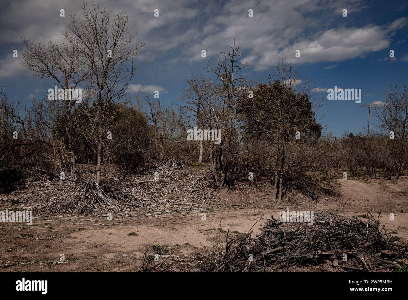 The dry riverbed of the Fluvia river as it passes by Sant Miquel de Fluvia,  in north Catalonia. The Fluvia is a river in Catalonia that rises in the Stock Photo