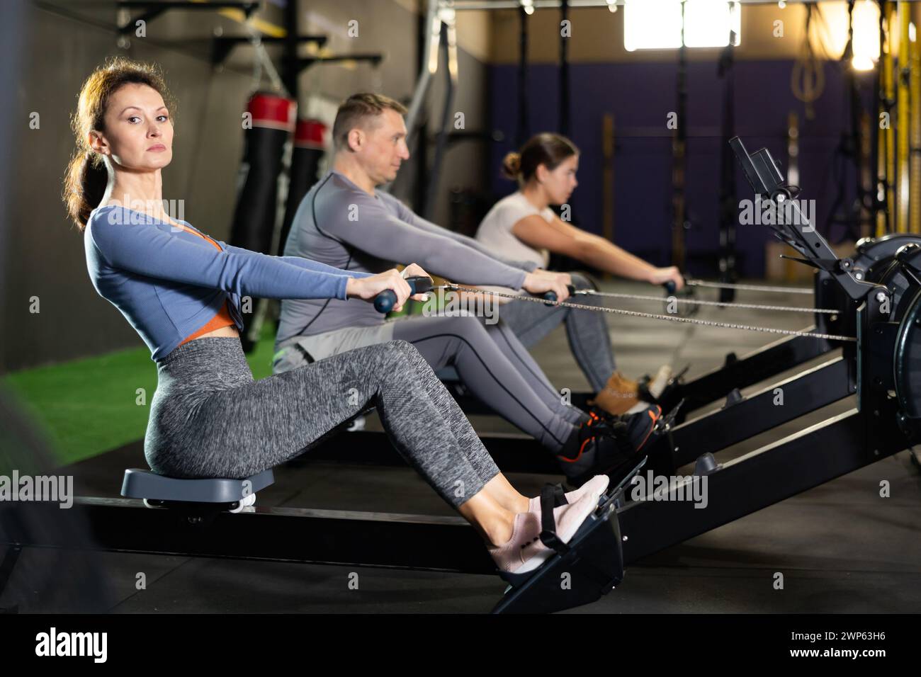 Woman and machine and gym and 40s hi-res stock photography and images ...