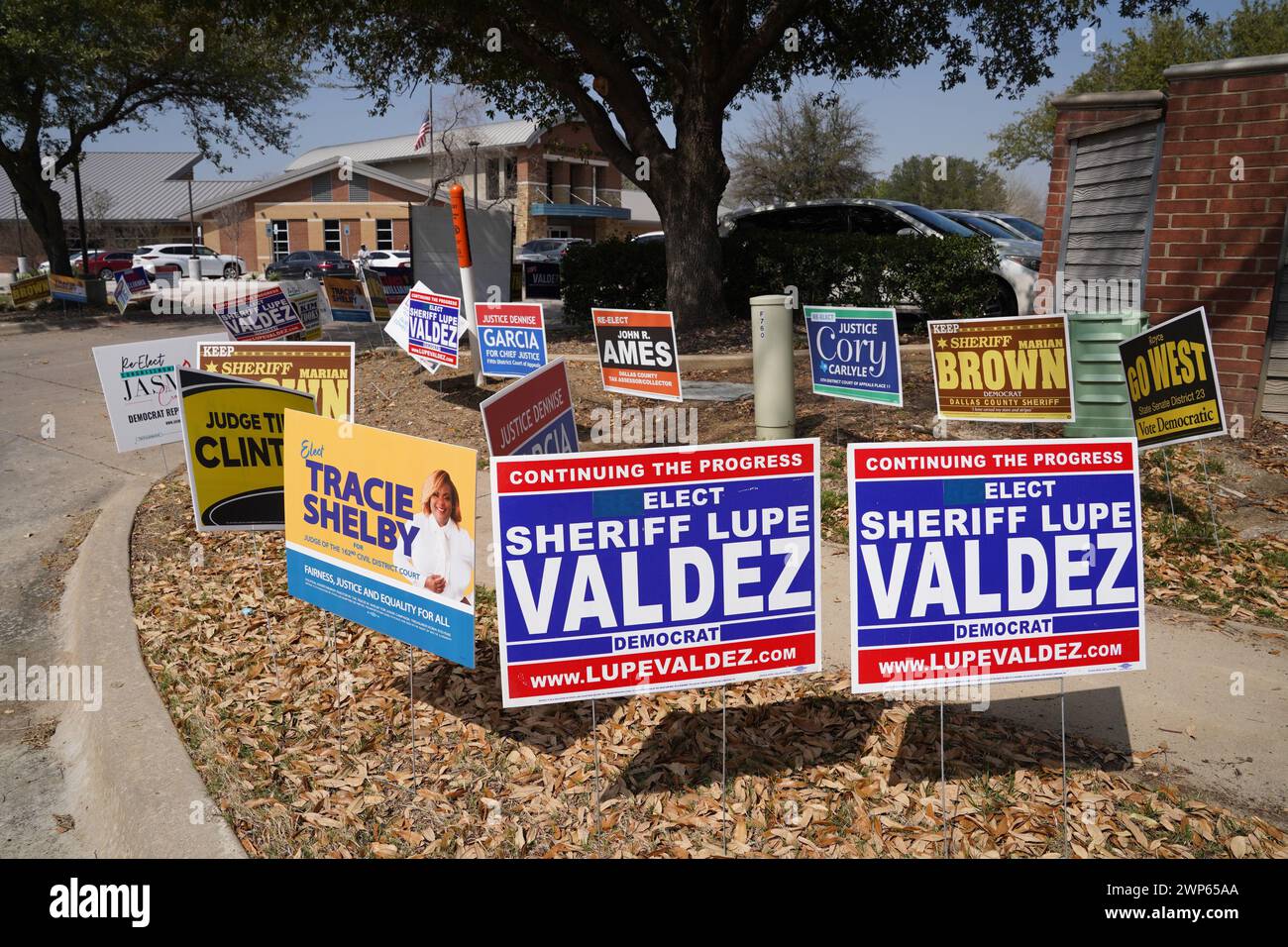 Grand Prairie, United States. 05th Mar, 2024. March 5, 2024, Grand Prairie, United States: Political signs are seen outside Betty Warmack Library, an official voting center during Super Tuesday, the day of the primary elections in Texas. on March 5, 2024 in Grand Prairie, United States (Photo by Javier Vicencio/Eyepix Group/Sipa USA) Credit: Sipa USA/Alamy Live News Stock Photo