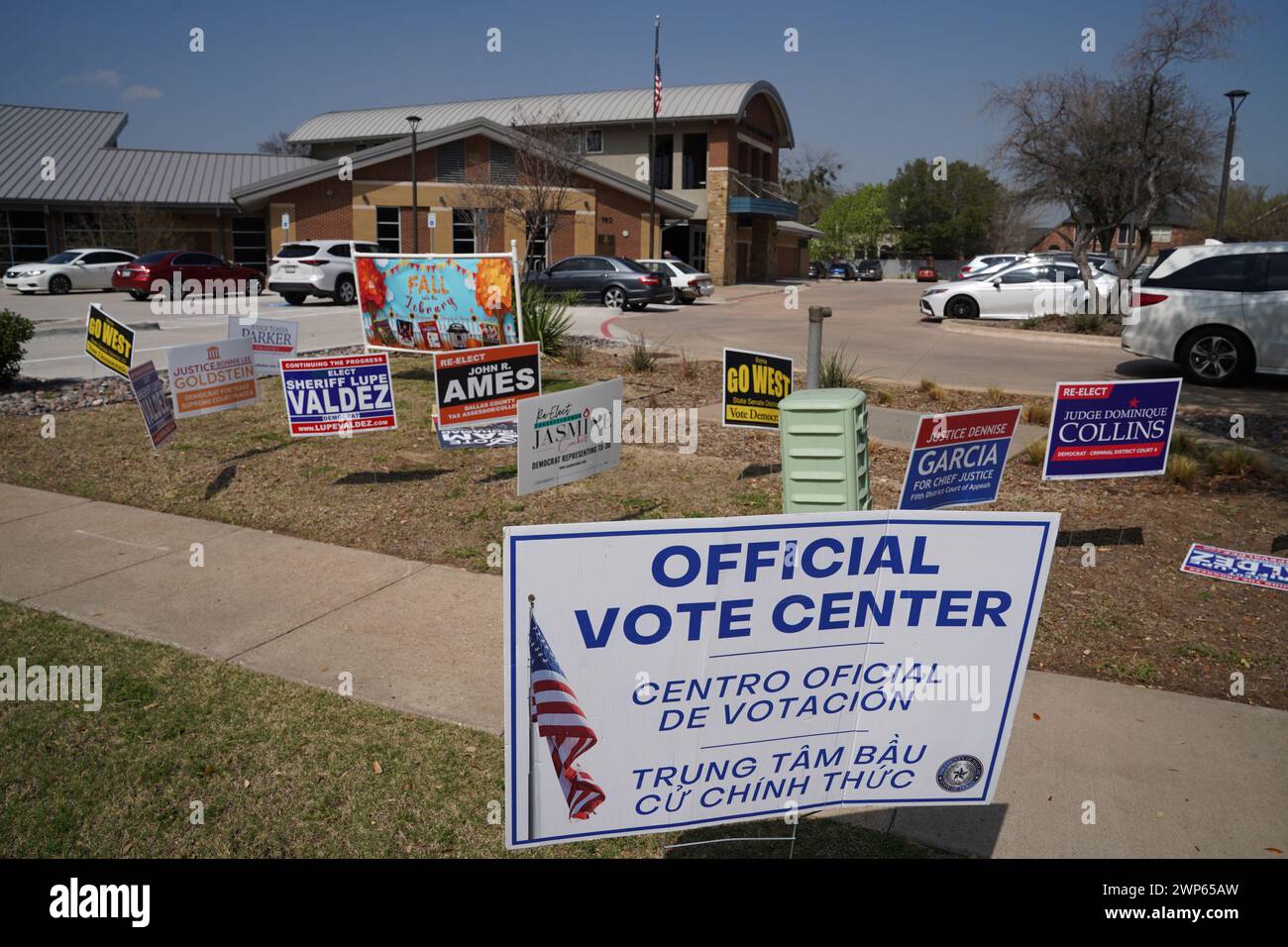 Grand Prairie, United States. 05th Mar, 2024. March 5, 2024, Grand Prairie, United States: Political signs are seen outside Betty Warmack Library, an official voting center during Super Tuesday, the day of the primary elections in Texas. on March 5, 2024 in Grand Prairie, United States (Photo by Javier Vicencio/Eyepix Group/Sipa USA) Credit: Sipa USA/Alamy Live News Stock Photo
