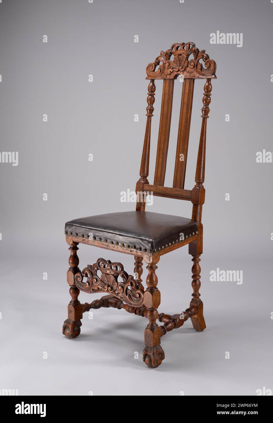 Chair;  around 1700 (1690-00-00-1710-00-00);Szwarc, Szymon (1884-197.) - collection, gift (provenance), Camaldolese (Order), Camaldolese monastery (Warsaw), Korona (motif), shells (ornament), plant decoration Stock Photo