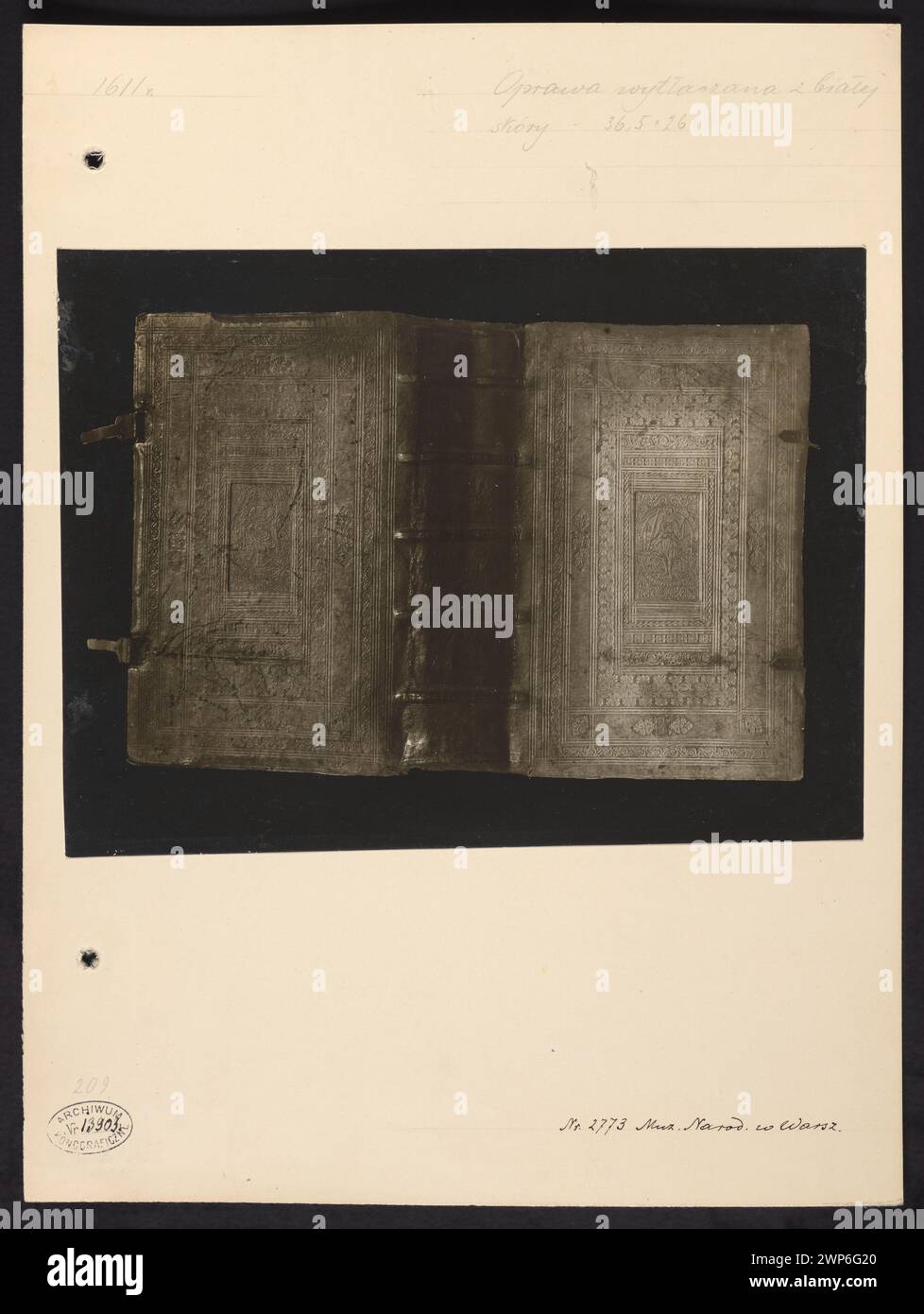17th century book design hi-res stock photography and images - Alamy