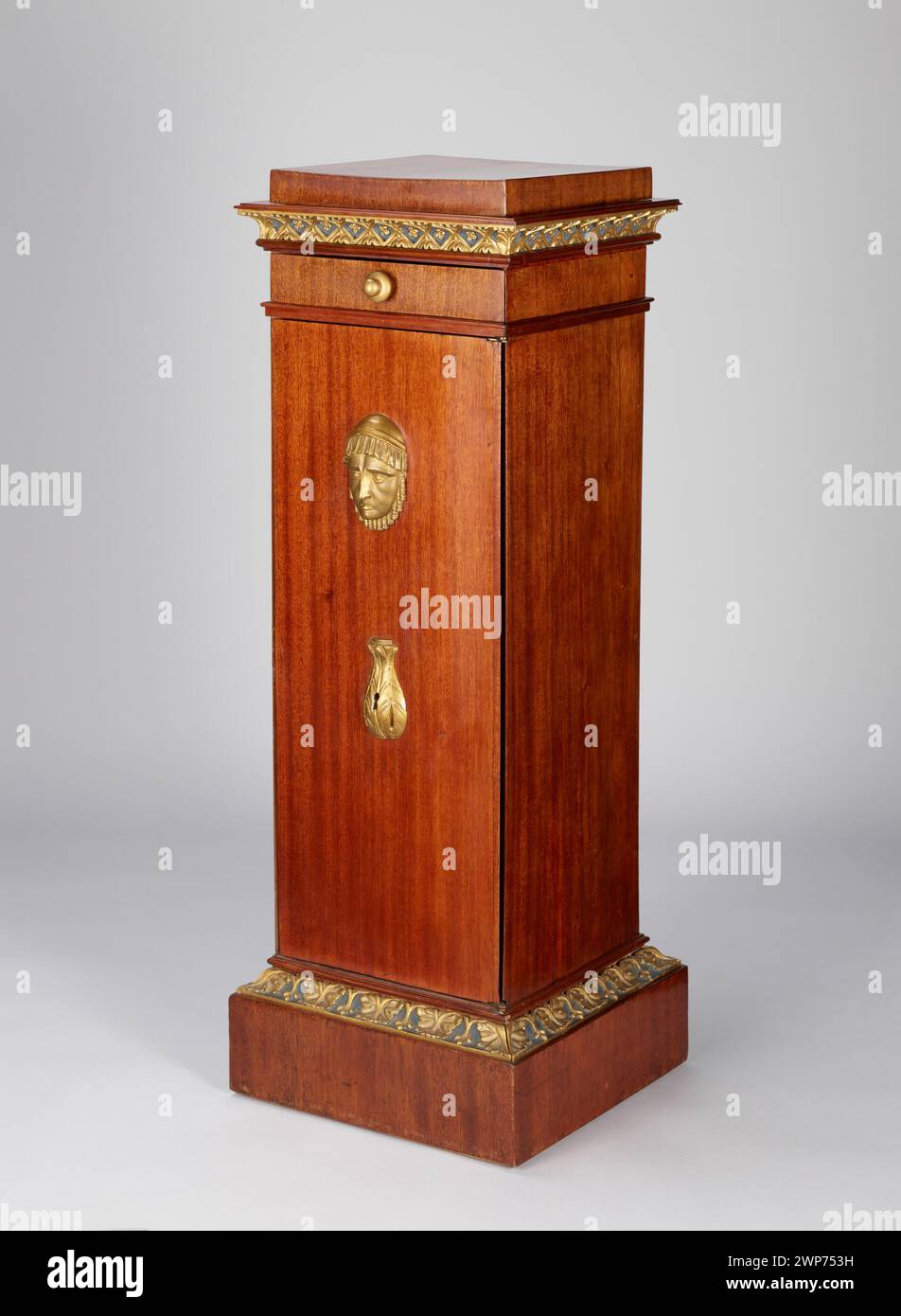 Cabinet-Postura;  1. W. 19th century (1801-00-00-1825-00-00);Méyet, Leopold (1850-1912), Méyet, Leopold (1850-1912)-collection, gift (provenance), empire (style), geometric ornament, female head (ornament), lotus, plant decoration Stock Photo