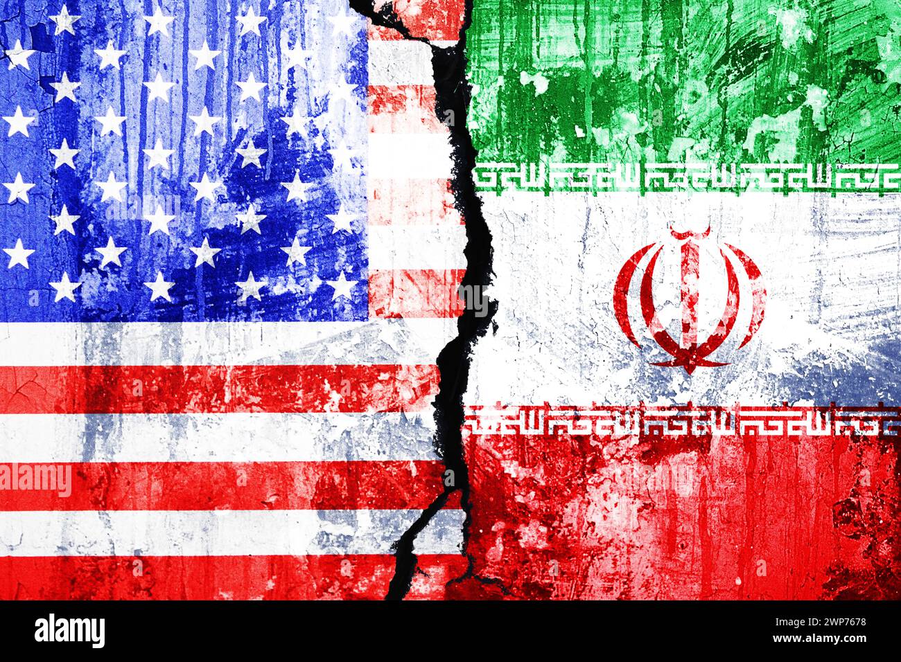 FOTOMONTAGE, Fahnen von den Vereinigten Staaten und Iran mit Riss Stock Photo