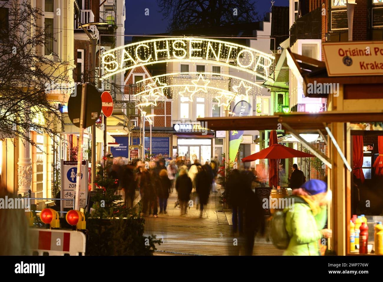 Einkaufsstraße Sachsentor und Weihnachtsmarkt in Bergedorf, Hamburg, Deutschland Stock Photo
