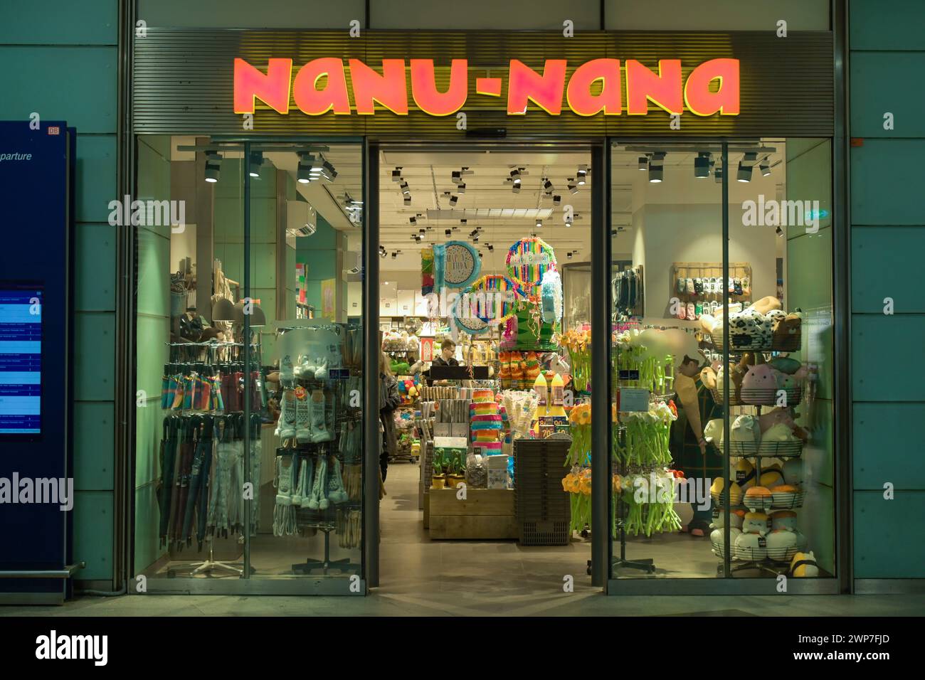 Nanu-Nana Filiale, Bahnhof Friedrichstraße, Mitte, Berlin, Deutschland Stock Photo