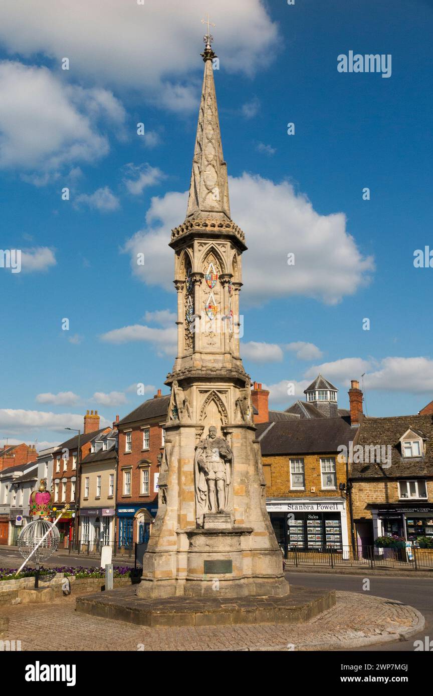 Banbury Cross, Banbury, UK, on a sunny day with blue sky / skies. Victorian monument erected in 1859 for a royal wedding / marriage. (134) Stock Photo