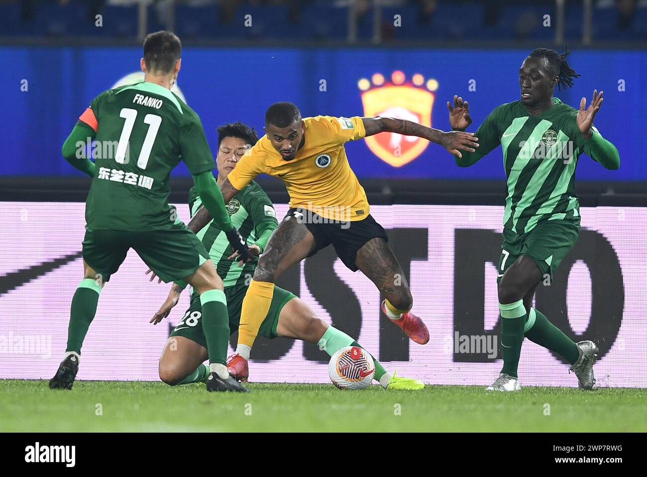 Zhejiang Professional Football Club defeated Shenzhen Peng City