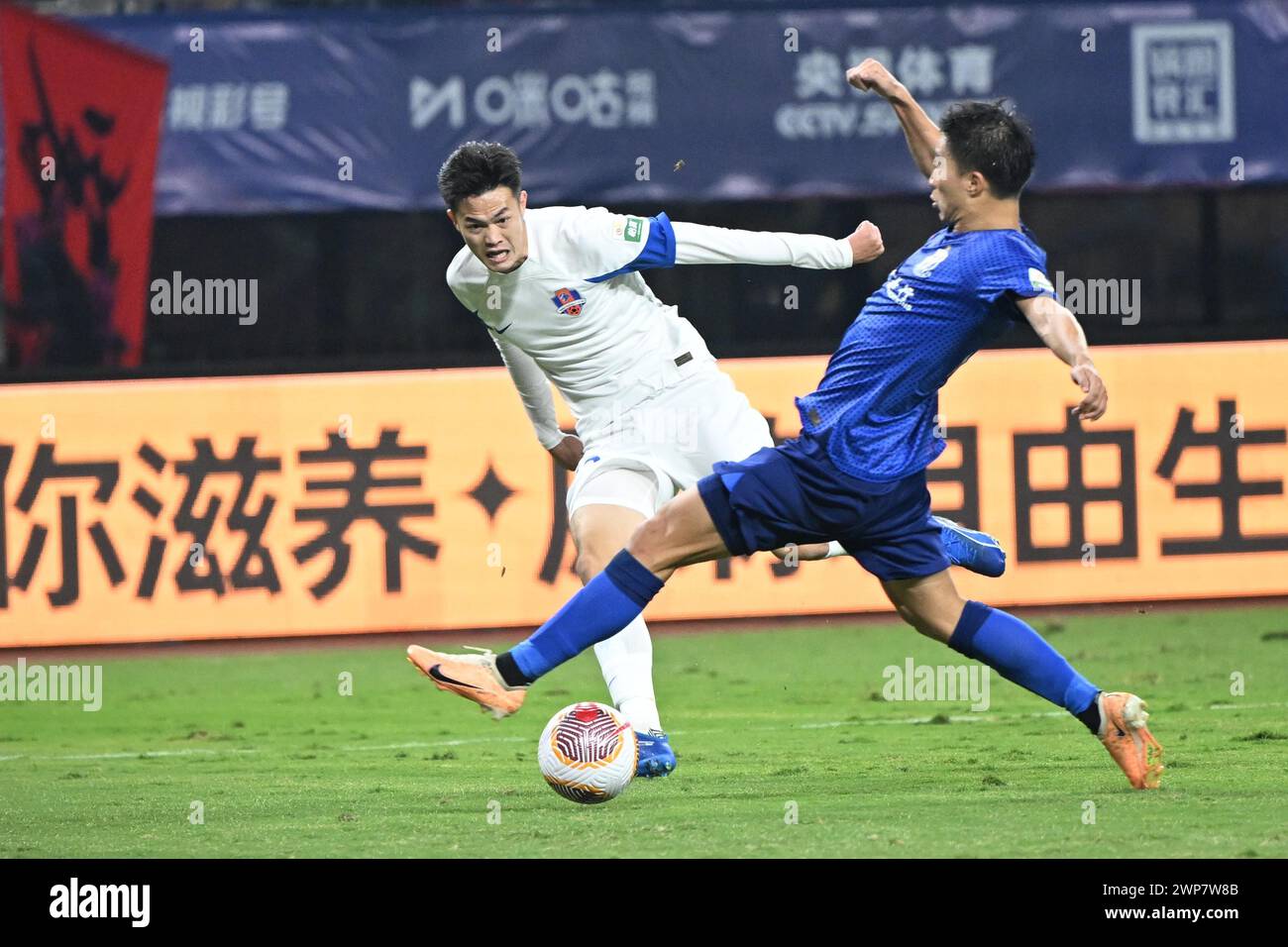Shanghai Shenhua Football Club defeated Meizhou Hakka Football Club ...